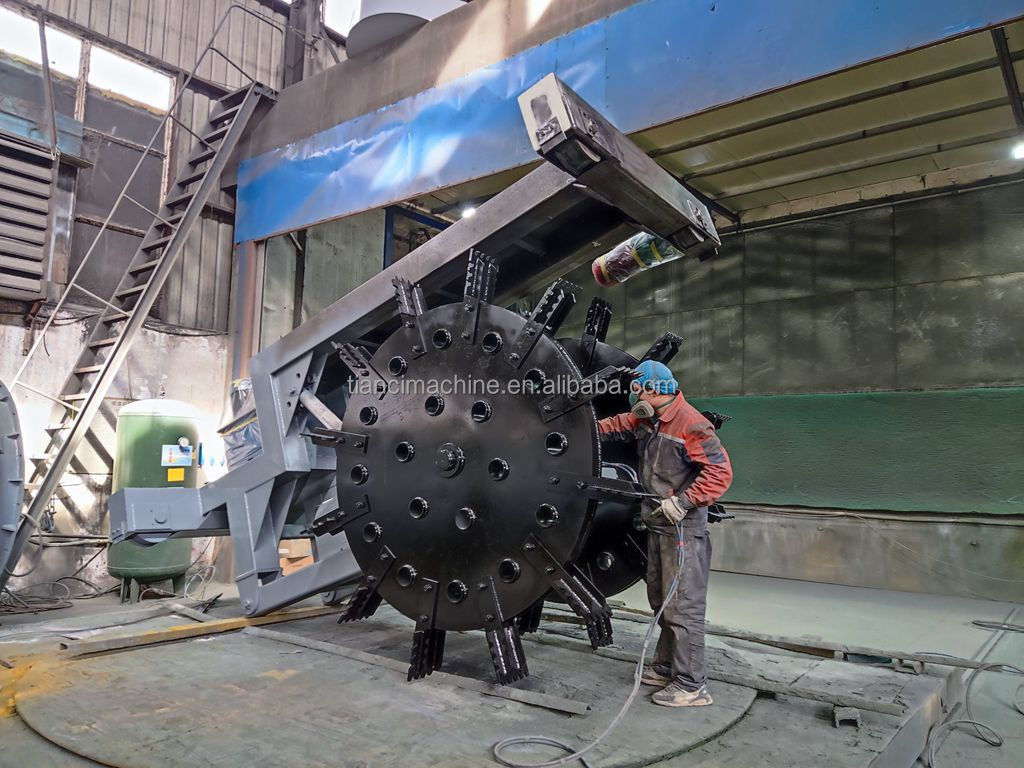 1200-3000mm Kołowy rodzaj pozostałości sojowej / łodygi kukurydziane Kompostowanie maszyny Turner