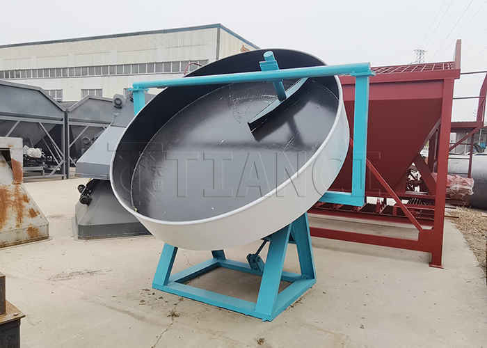 Granulator dyskowy typu mokrego do wytwarzania granulek z bentonitu w kotle