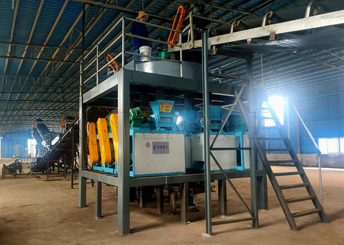 Linia produkcyjna granulacji nawozów kurcząt Linia produkcyjna granulatorów tłoczników rolkowych z węglem aktywnym